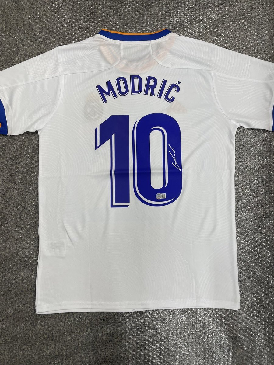 モドリッチがサンシーロデビュー🇮🇹 👑 Luka Modrić 直筆サイン