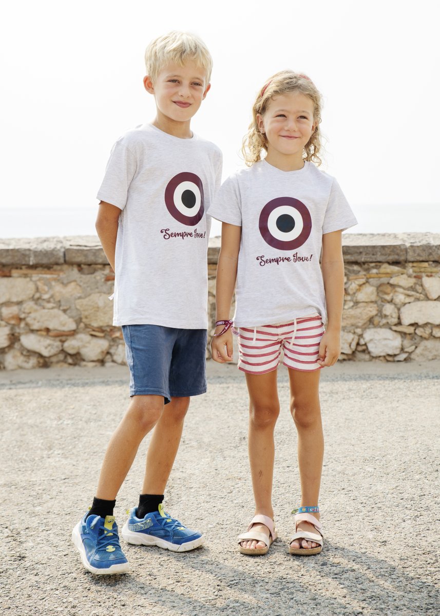 jovedesitges's tweet photo. 🆕 Has vist com són de molons els nous productes de marxandatge?
✅ Samarretes grises diana ‘Sempre Jove’
✅ Samarretes de color vi futbolí ‘Fins al final!’
✅ Tops color vi diana
✅ Tote bags diana ‘Sempre Jove’
✅ Tote bags logo
✅ Braçalets ‘Sempre Jove’
✅ Vi de Color Vi https://t.co/o9lNIBk7aj