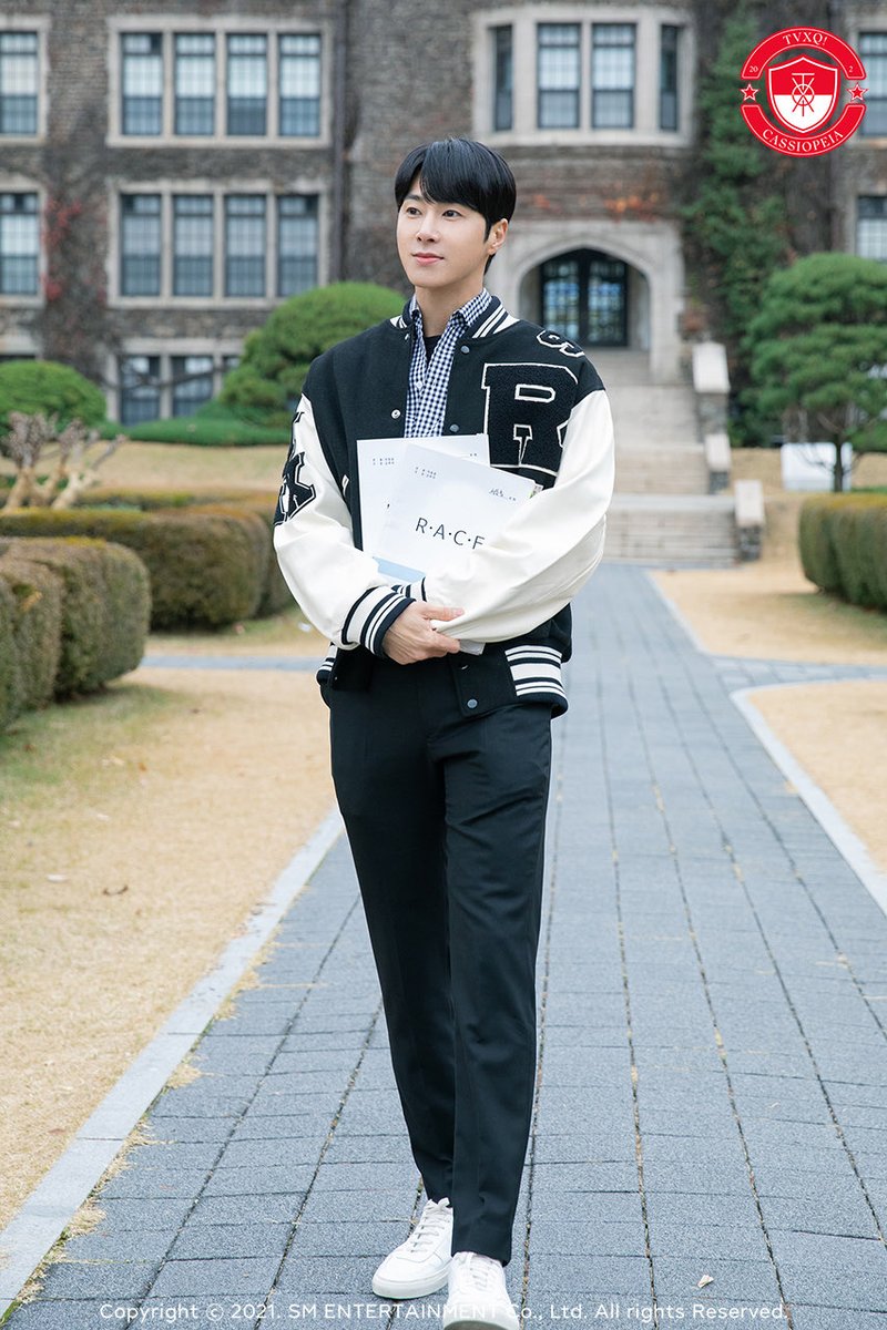 daily jyh 🍓 tweet media