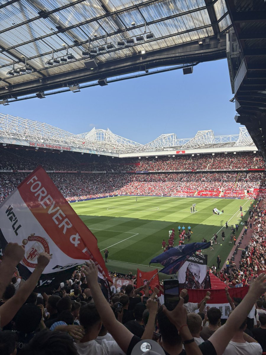 TheBarrett94's tweet photo. Manchester United V Arsenal https://t.co/iz8cjrgndM