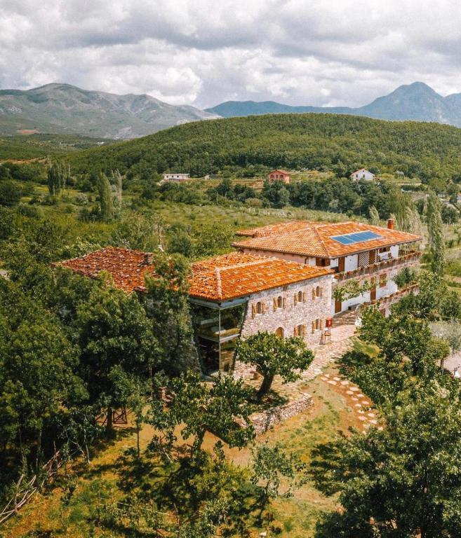 places2escape's tweet photo. 📍Place To Stay of the Week
🛏️Mrizi i Zanave Agroturizëm
🇦🇱 Albania https://t.co/uhfGvDRvRp