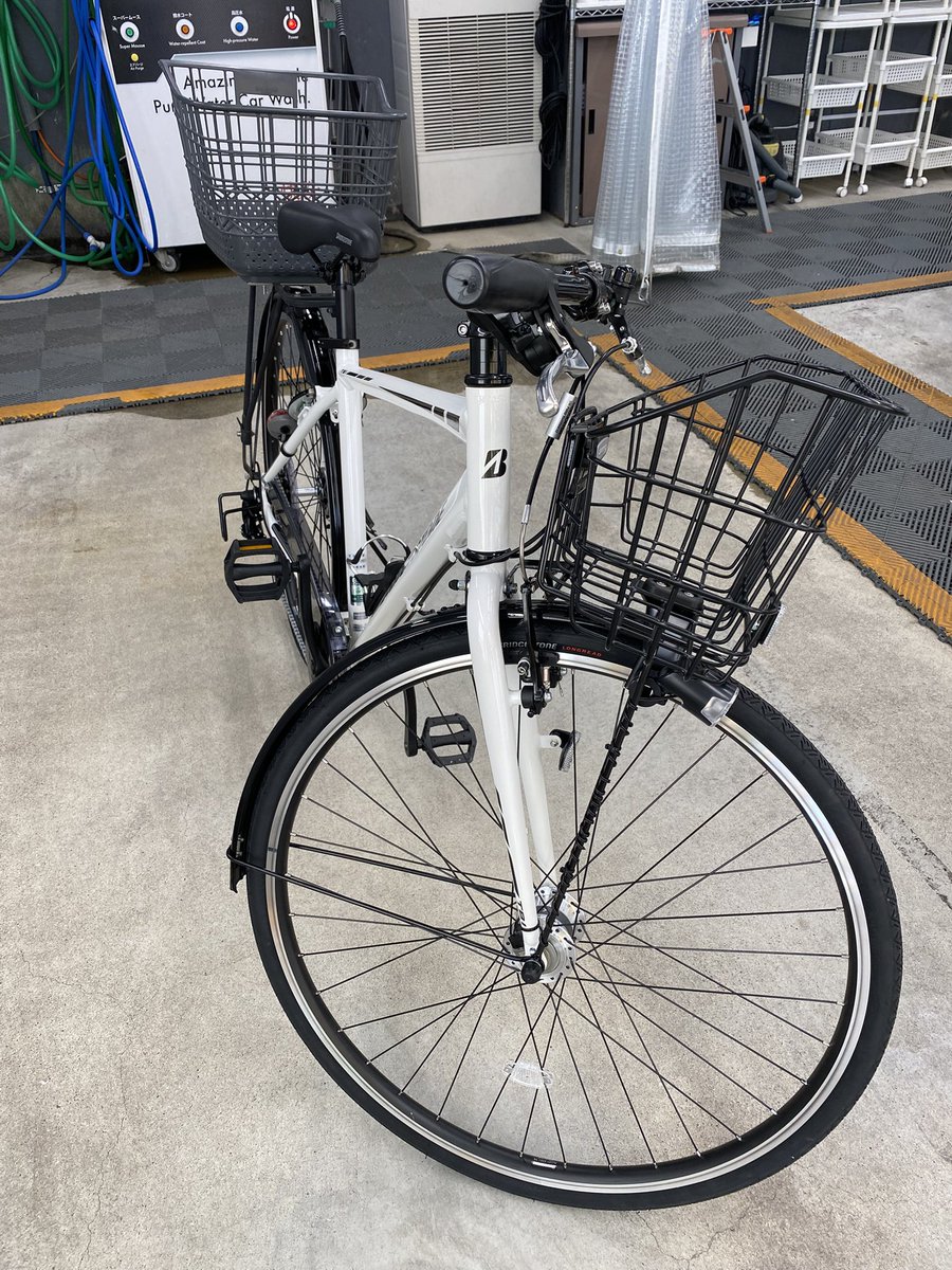 MSGT_Yamazaki's tweet photo. 「新車」購入🚲😆

　7年前に初代「通勤快足」を購入し毎日乗り続け、いい加減ボロボロになりお役御免となりました🥺
　本日から「二代目」となります✌️

早速、キーパーラボにてEXキーパーコーティングを施工しました✨🚲✨

#自転車 #ブリヂストン #TB1 #新車 https://t.co/aJvlWFPGeZ