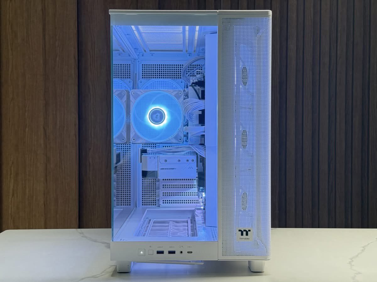 ThermaltakeJ's tweet photo. View 380 XL TG
清潔な空間、強力なエアフロー𓂅𓂅︎︎︎
@ ohmy / #自作pc #modpc
⚪️アドレサブルRGBファンを4基標準搭載しており、右サイドにはリバースファンを採用!
#Thermaltake 製品が気になったらいいね👇❤️ https://t.co/YI2SbLMoRb
