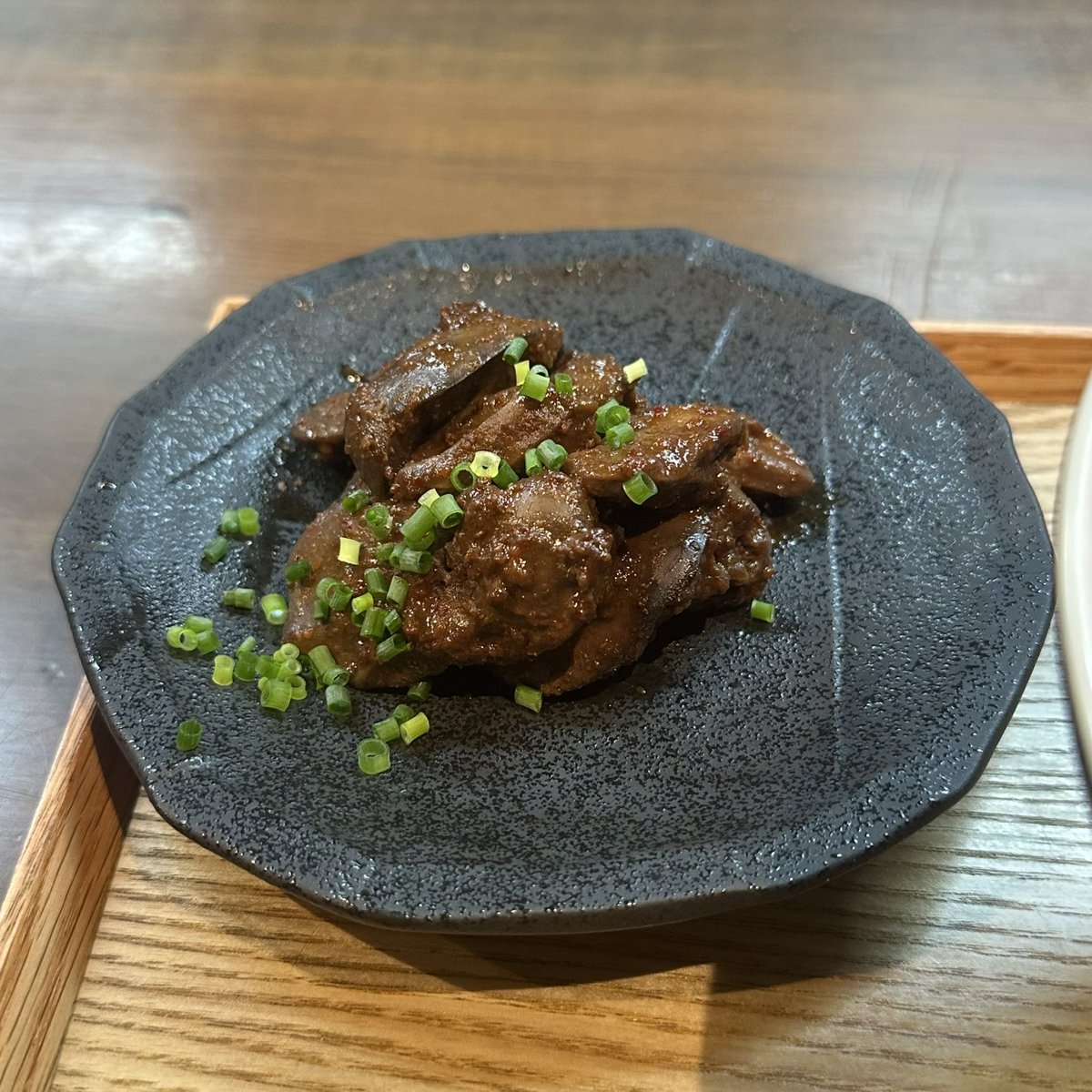 らぁ麺 紫陽花@中川区（8/14）

担々麺
TP：黒豚ちゃーしゅー
熊野地鶏の肝のしぐれ煮

スープは最初はクリアで出汁感が最高🥰
食べ進めていくうちに胡麻のコクと旨味が抜群な濃厚スープに🤤 

山椒の香りとても良い🔥
クミンなどスパイスカレーっぽい風味🫶🏻
肉々しいミンチ👍🏻

最高に美味しかった🥹