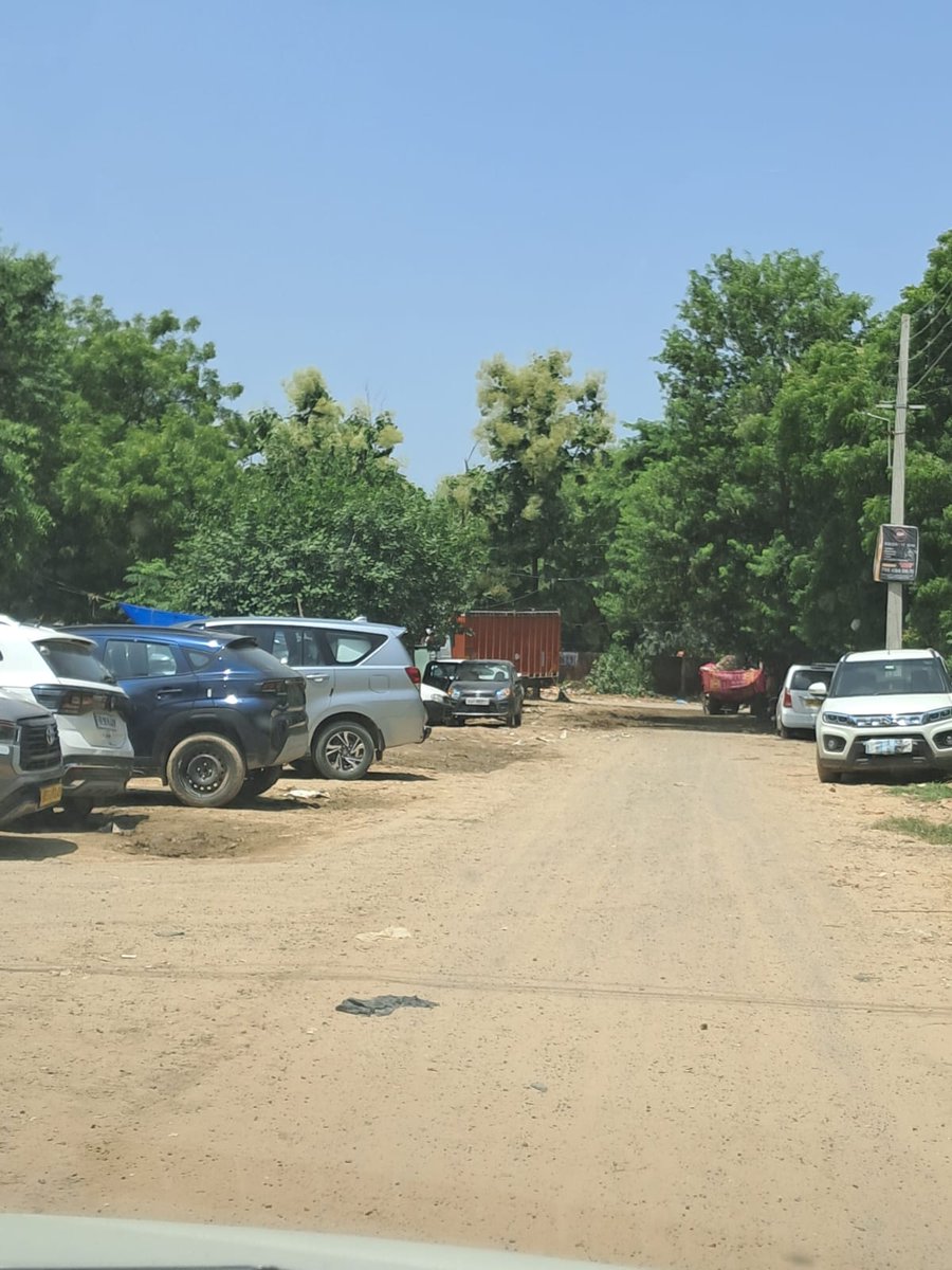 Tweet_thatWorks (@ratemywork279) on Twitter photo Illegal encroachment of #MCG park in sector 52 koyal vihar near plot no. 1065p by roadside vendors. Strict action needed. Complained raised multiple times to <a href="/MunCorpGurugram/">MCG</a> <a href="/cmohry/">CMO Haryana</a> <a href="/NayabSainiBJP/">Nayab Saini</a> <a href="/soniayadavbjp/">Sonia Yadav</a>.
There is security issue. Illegal encroachment of #MCG park in sector 52 koyal vihar near plot no. 1065p by roadside vendors. Strict action needed. Complained raised multiple times to <a href="/MunCorpGurugram/">MCG</a> <a href="/cmohry/">CMO Haryana</a> <a href="/NayabSainiBJP/">Nayab Saini</a> <a href="/soniayadavbjp/">Sonia Yadav</a>.
There is security issue.