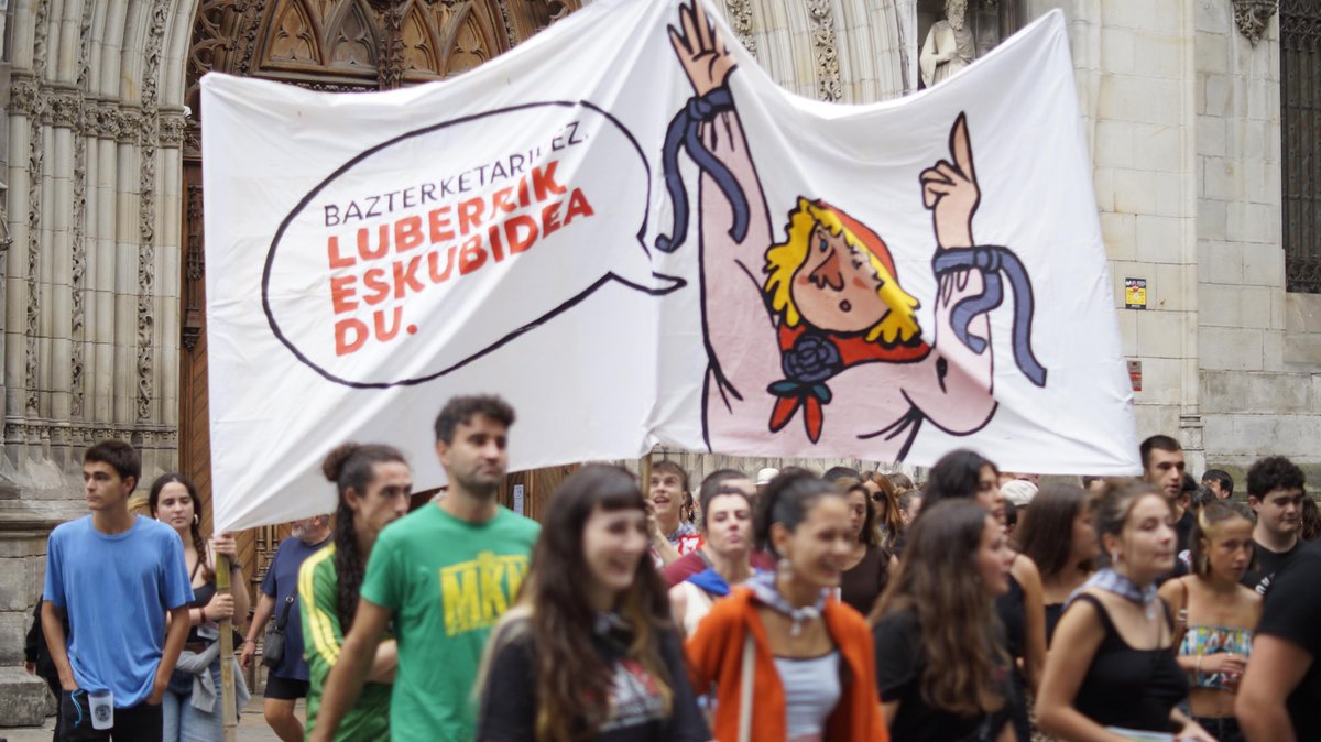 GedarLangileKZ's tweet photo. Bada Garaia Egunarekin ireki du Bilboko Aste Nagusia
@Luberri_K|k

Luberrik ere espazio propioa izan behar duela aldarrikatu zuten atzo. Hainbat ekimen egingo dituzte hurrengo egunetan, eta egun osoko egitaraua antolatu dute ostiralerako

🔗 https://t.co/iOhy1Fcwqm https://t.co/Sb9ZIxOVaQ
