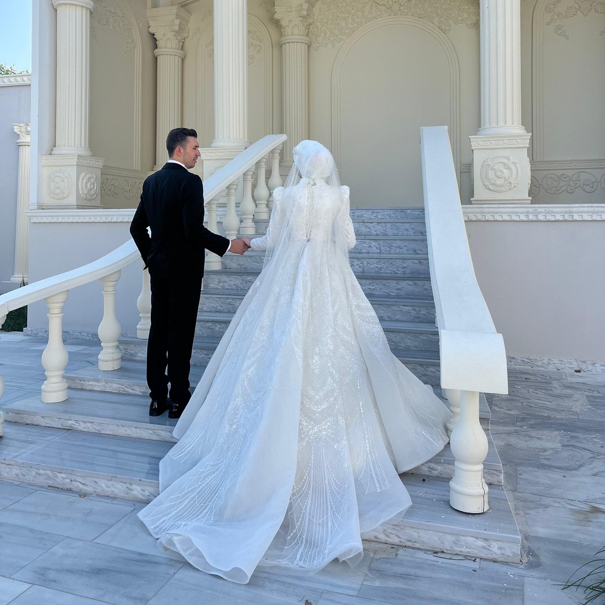 Sen kalbimin kıblesine düşen En zarif duamsın..