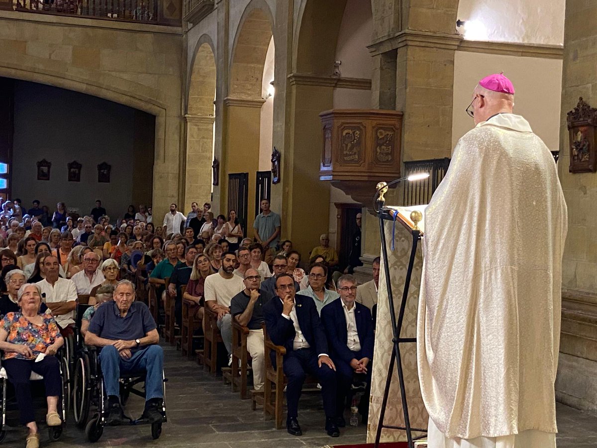 "Tenim ben present la Mare de Déu, peça clau en la vida de Jesús. fins arribar als peus de la creu, on Maria és de les poques figures que no abandonen Jesús; ans al contrari, el conforten i acompanyen en aquell dramàtic moment".
Ofici de Festa Major de la Bisbal d'Empordà.