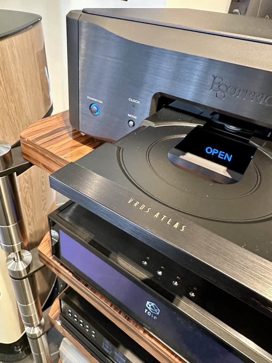 AudioVenue's tweet photo. So what CD to play first ?
#esoteric #esotericaudio #esotericcd #cdplayer #highend #luxuryaudio. https://t.co/hUMRlQBMjT