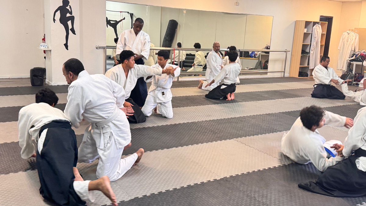 Osaikidoaikikai's tweet photo. رياضة التوازن والتناغم والتعامل مع المجتمع بشكل ايجابي، الايكيدو رياضة المجتمع https://t.co/drFQs7141N
