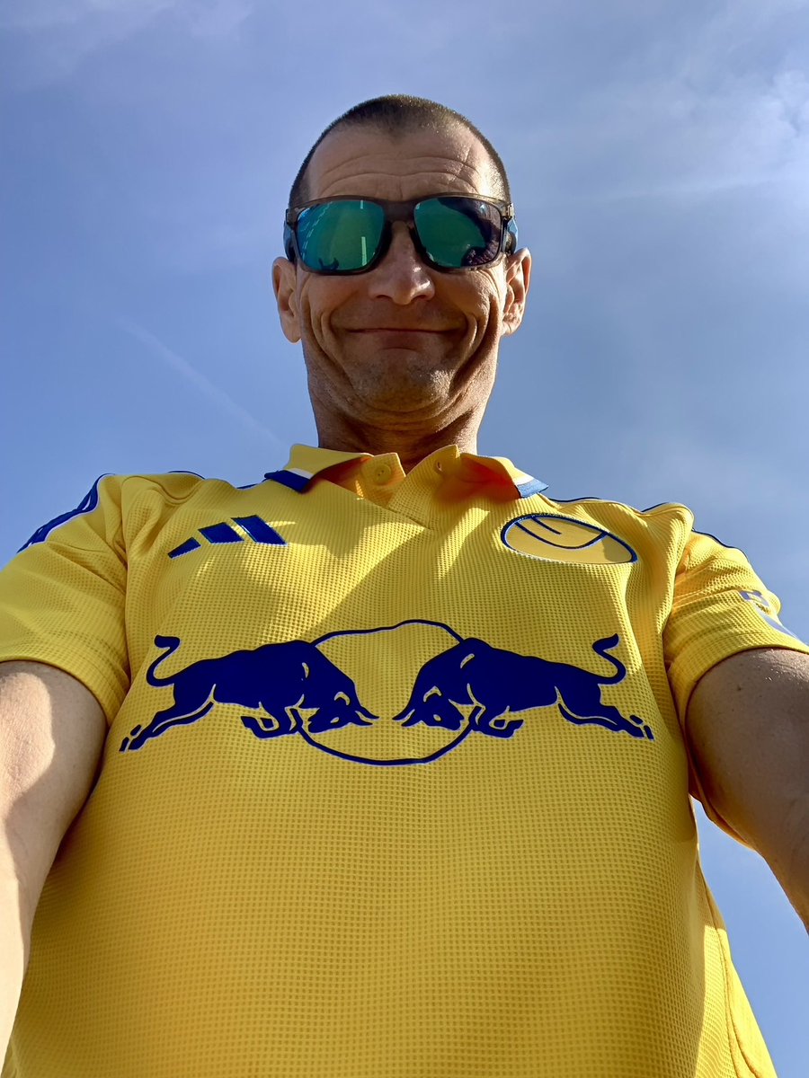 Match day finally here 🙌 

Just a small matter of 🚴100km to Leeds today for🍻 with <a href="/TV_WHITES/">Thames Valley Whites</a> before game &amp; then 🚴 100km home tomorrow. 

Why?

Just because I can 😏 

Safe travels all, here’s to DCL coming off the bench and heading home a winner in the 95 min.