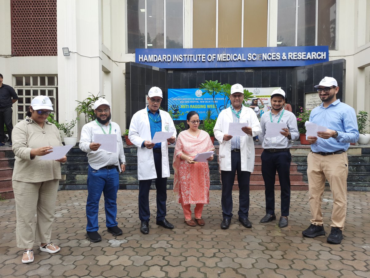 cm_himsr's tweet photo. ♻️✨ Swachhata Drive 2025 ✨♻️

From 1st–31st Aug, faculty, staff &amp; students of HIMSR &amp; HAHC Hospital took the Swachhata Oath, pledging for a clean, green &amp; waste-free Delhi 🌱💚
“Dilli ko kudde se azaadi!” 🚮

#SwachhataDrive #CleanDelhi #GoGreen https://t.co/FvR9cBpJai