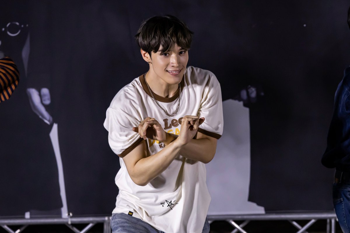 byeoljay0308's tweet photo. 250817 버스킹 HD

완벽한 아이돌

#JAYCHANG #제이창 #ジェイチャン
#ONEPACT #원팩트 https://t.co/adD83orhO5