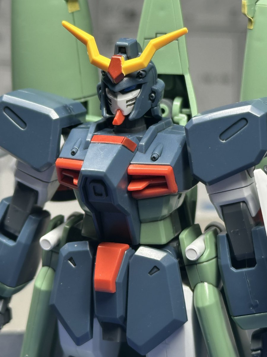 manatu918's tweet photo. ミサイル部分のフタがパカパカ過ぎてマステ貼っとかないといけないカオスガンダム、パカパカなのはうちの子だけかな? https://t.co/eckUT7fRus