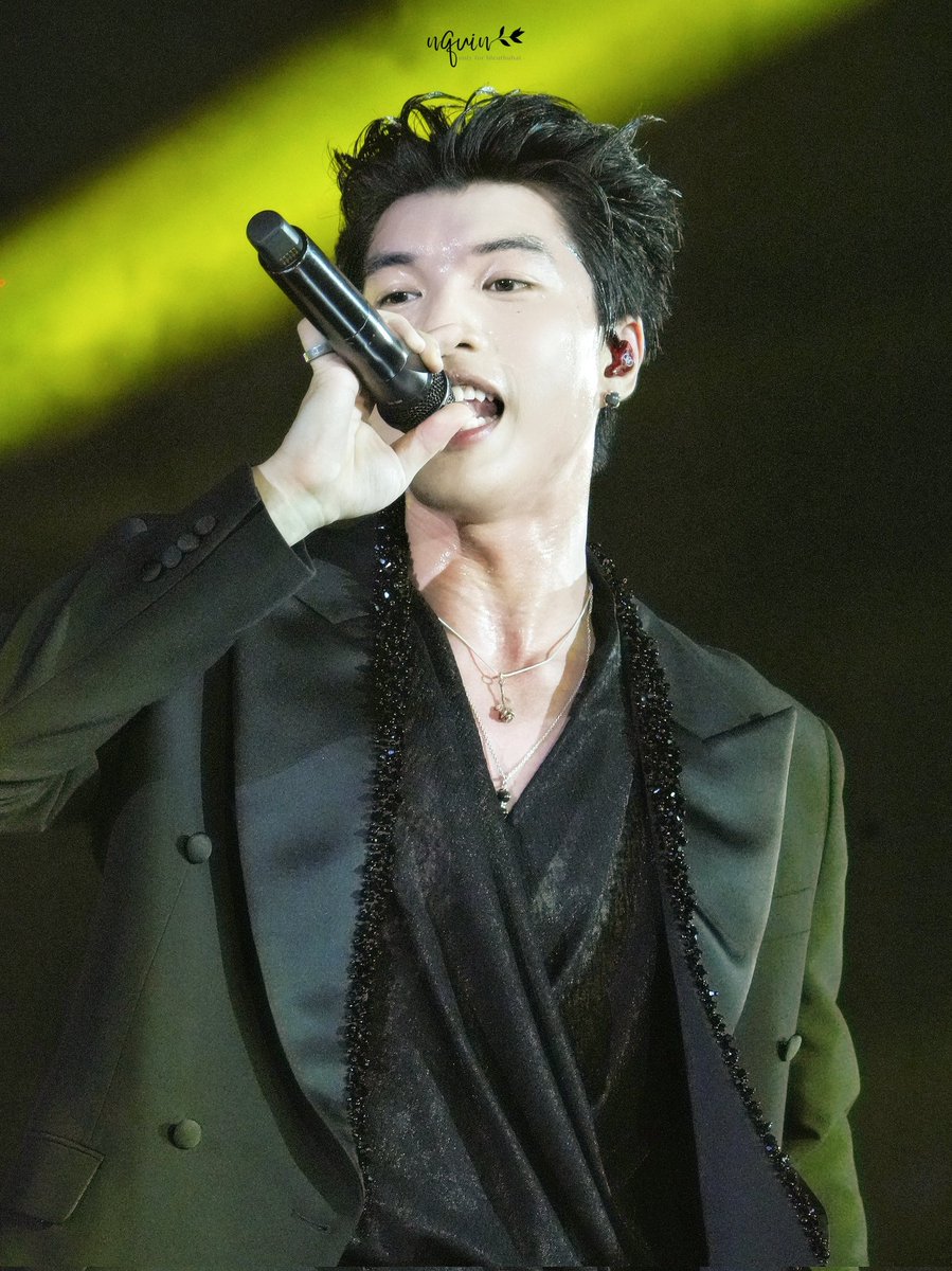nquin520's tweet photo. [HQ] - LEGEND FEST ĐÀ NẴNG 2025
160825 | #HIEUTHUHAI

my boy 🖤 https://t.co/8m6LDCZtB7