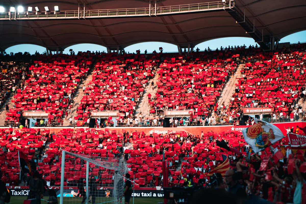 RCD_Mallorca's tweet photo. ❤️ COM EL MALLORCA NO HI HA NINGÚ 🖤 https://t.co/8PtwWLKqrt