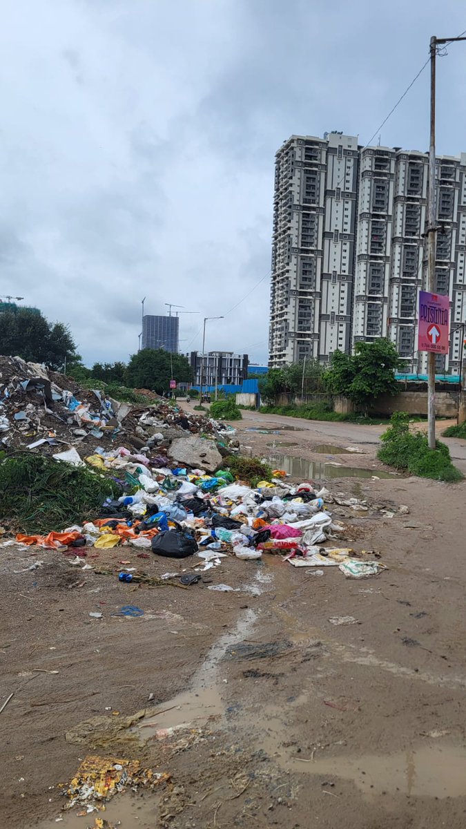 Hyderabad_Now23's tweet photo. Each apartment paying around 20 Lakhs as registration fee and 15 Lakhs in GST on an average in Kokapet!!!

And this is what they get in return for this 35L!!!

Is Hyderabad turning into a City of Dump Yards?

#SwachhBharatMissionUrban @HMDA_Gov @GHMCOnline https://t.co/VjvSoOM6ah
