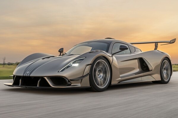 Bij AutoWeek kennen we onze plek, en beginnen we de werkweek veel liever met nuchter consumentennieuws dan met een bizarre hypercar. Deze keer is het net niet helemaal gelukt om die doelstelling te halen.  autoweek.nl/autonieuws/art…