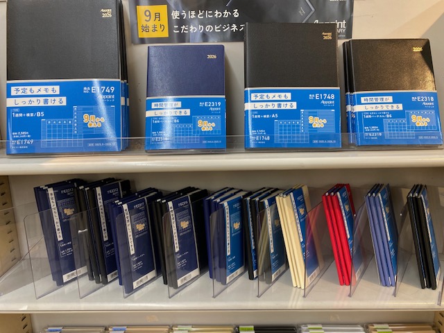 【三越星ヶ丘店】
ダイゴーのビジネス手帳、今年は9月始まりが新登場！
来年の12月まで使える手帳ですので
来月からすぐ使いたい方におすすめです！
#ダイゴー
#手帳
#三越
#リブレット