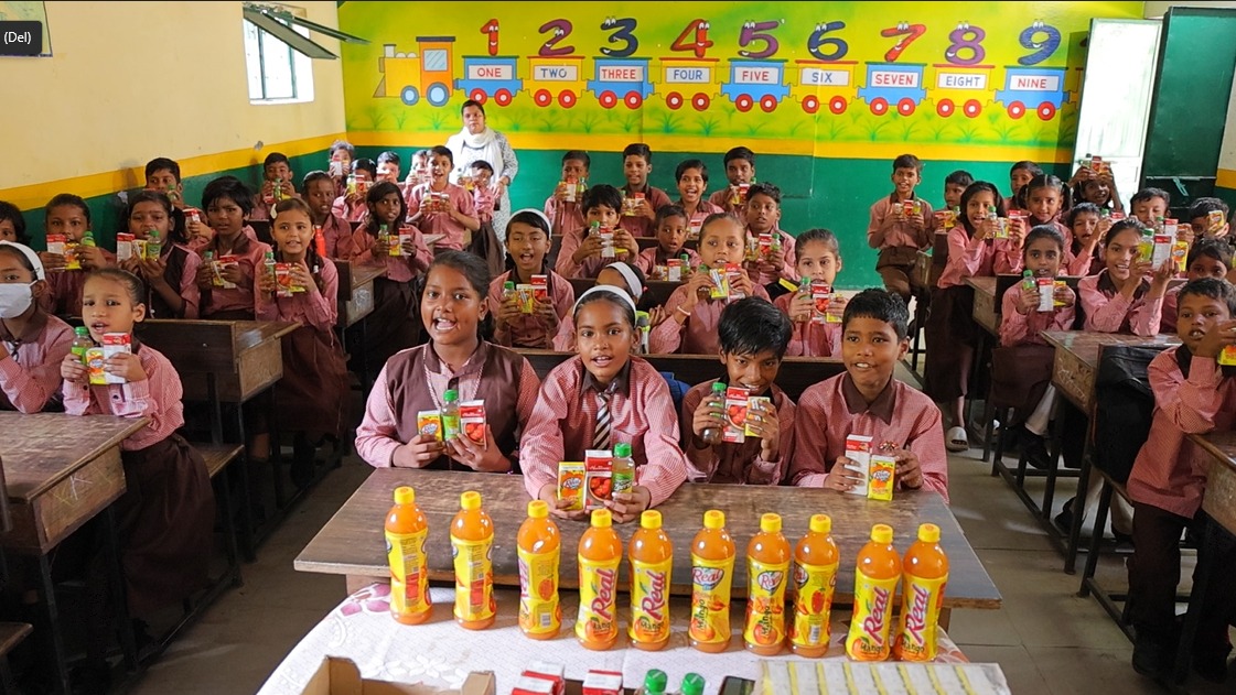 We_BlessingF's tweet image. स्वस्थ बचपन 🌿 उज्जवल भविष्य ✨

#DaburIndia और #BlessingFoundation ने आगरा स्कूलों में शुरू किया
“पोषण एवं स्वास्थ्य सहयोग कार्यक्रम”
🟢 न्यूट्रिशन सपोर्ट
🟢 हेल्थ एसेंशियल्स
@DaburIndia 

#ChildHealth #CSR #PushtikShaala