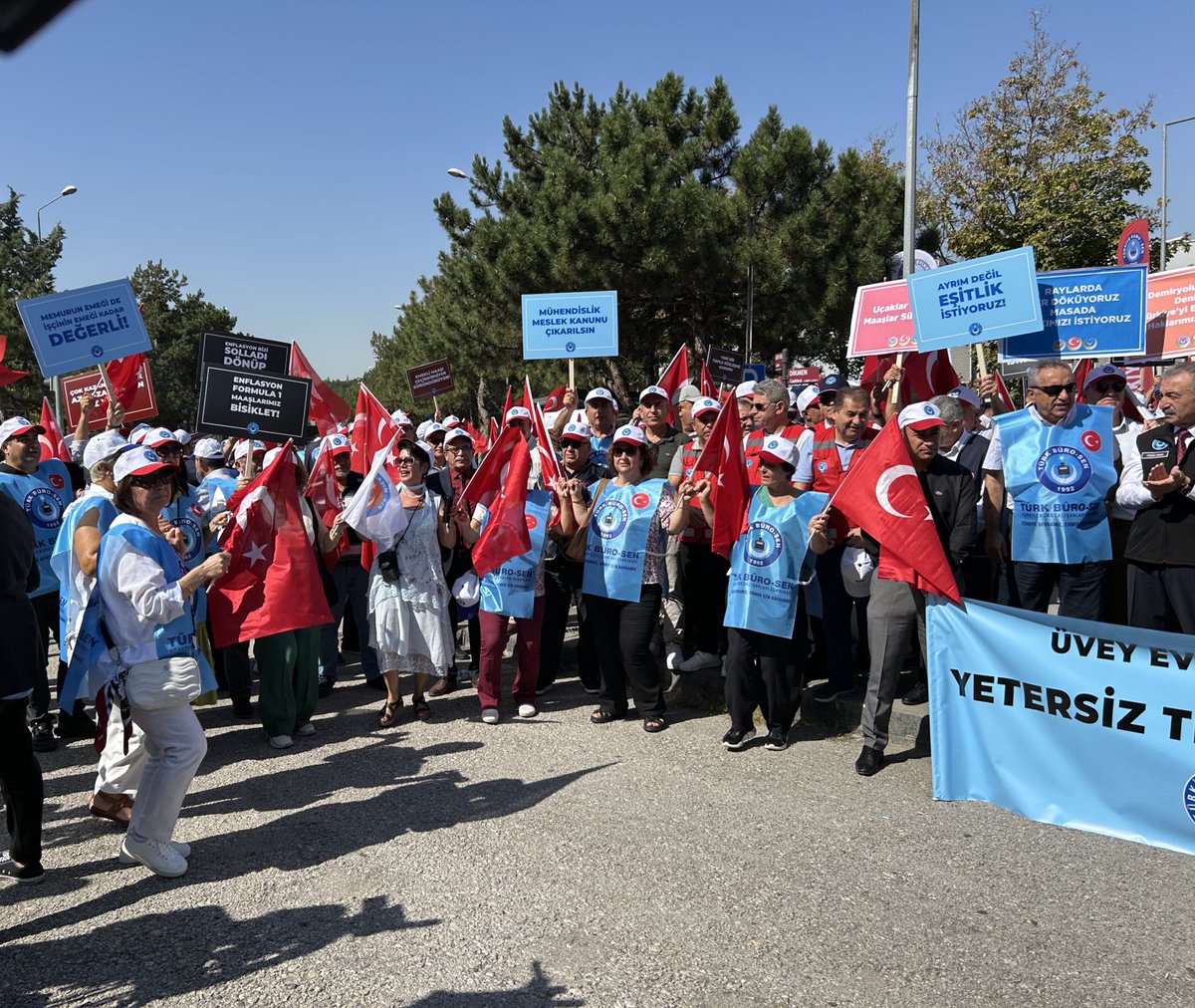 Meydanlar sendikaların er meydanıdır! 

#MemurHakkınıİstiyor