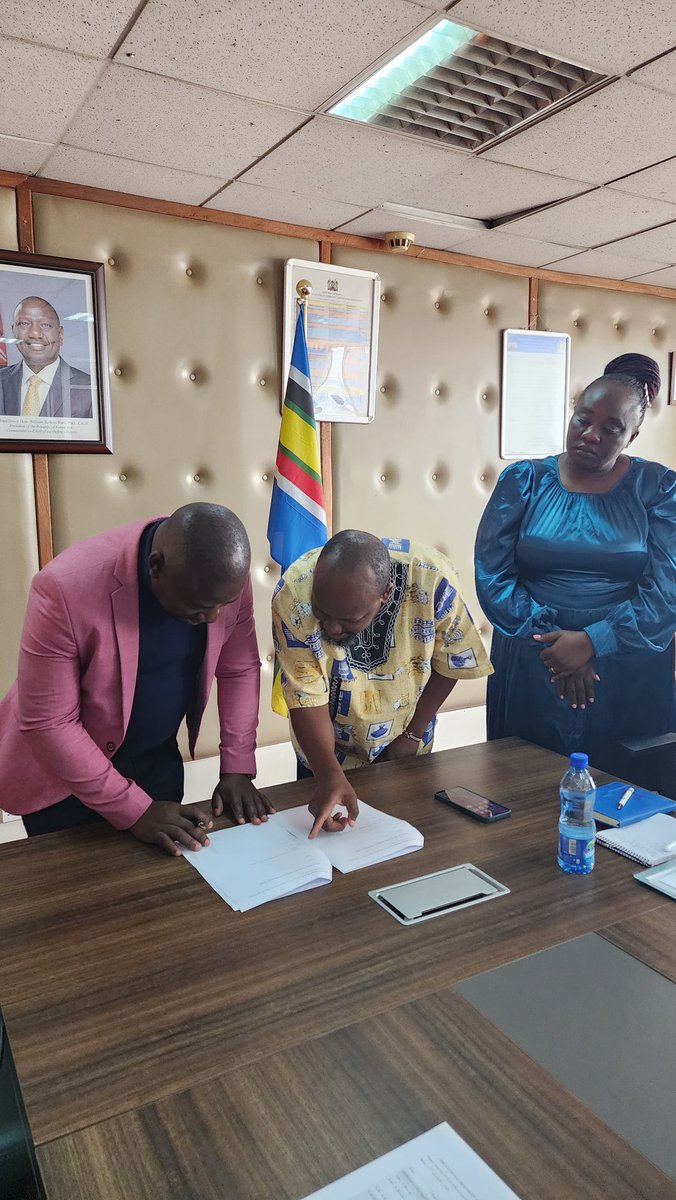 The Eastern Africa Child Rights Network (@eacrnregional) on Twitter photo On Friday, 15th August 2025, we officially signed the much-awaited hosting agreement with <a href="/eacsof_kenya/">EACSOF-Kenya</a> Chapter at the Ministry of EAC offices.
This MOU is a key milestone in advancing our regional advocacy to ensure child rights remain central to regional integration On Friday, 15th August 2025, we officially signed the much-awaited hosting agreement with <a href="/eacsof_kenya/">EACSOF-Kenya</a> Chapter at the Ministry of EAC offices.
This MOU is a key milestone in advancing our regional advocacy to ensure child rights remain central to regional integration