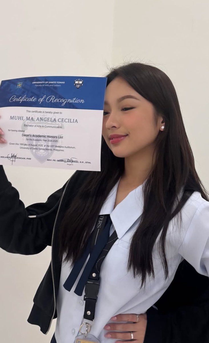 rabinsgirl's tweet photo. muji managing to be a dean’s lister on top of having a main lead role?! 

THAT'S MY BABY @angela_muji 🩷 https://t.co/jKRUXAEeeL
