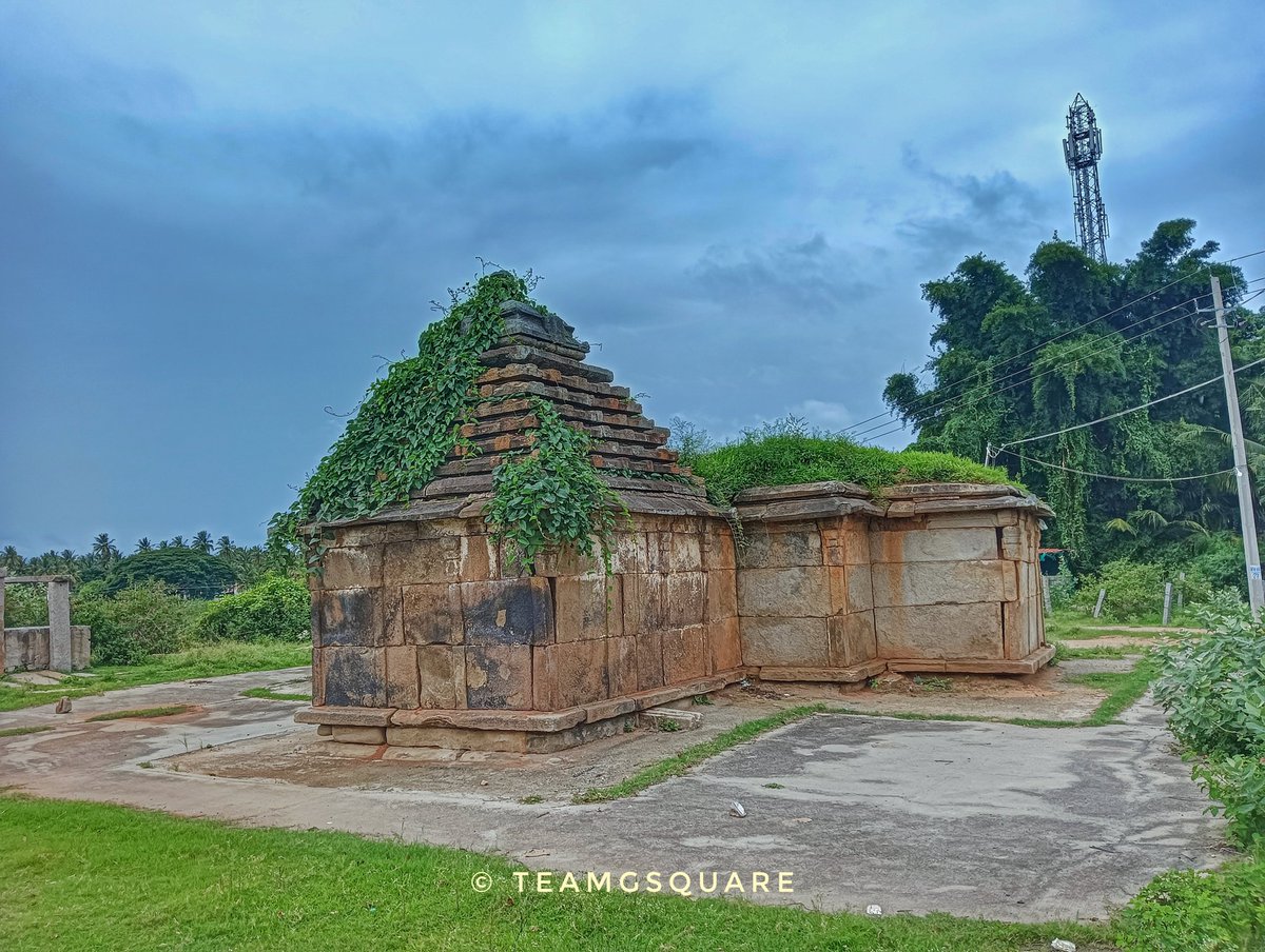 One is in the land of Mighty Hoysalas and not able to stumble upon an unknown or lesser known temple standing quietly in a corner is just not possible. Every single visit to this area, we come back with a heavy heart. 
Sri Siddeshwara swamy devasthana, Hiriyuru.