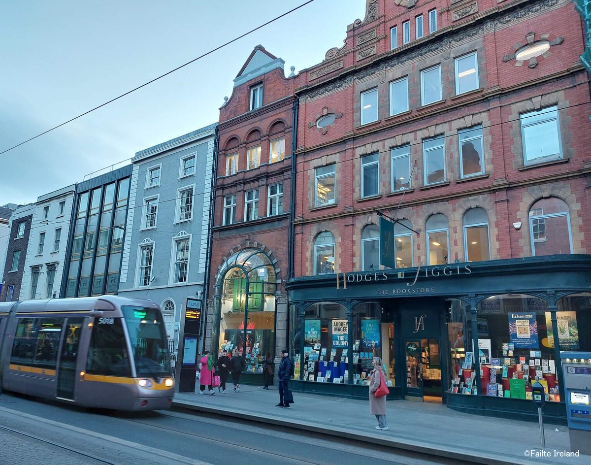 今日は #敬老の日 。

アイルランドの首都 #ダブリン は、コンパクトで老若男女問わず楽しめる都市の1つです。ご家族皆で旅行に行ってみませんか☘？

旅の計画に役立つ情報誌『アイルランド・トラベルガイド（日本語版）』のダウンロードはこちらから: ireland.ie/en/japan/tokyo…