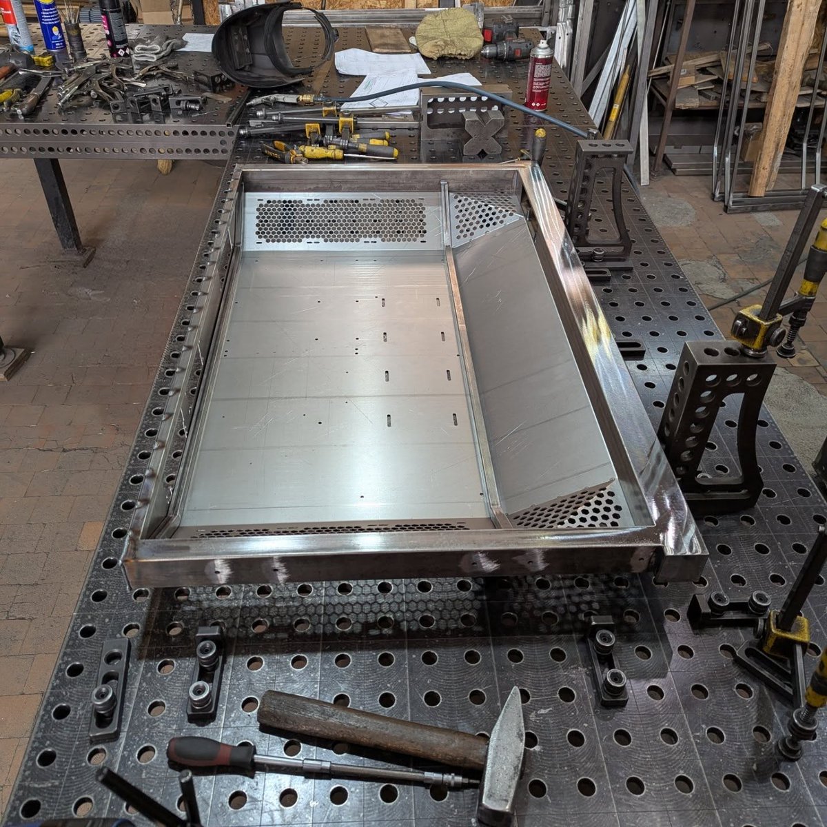 3dweldingtable's tweet photo. Precision meets strength. Our 3D welding tables give you accuracy, stability, and flexibility for every project. Built for makers who demand more than “good enough.” ⚙️✨

#Welding #Fabrication #weldingtable https://t.co/XjI2Vv1rrl