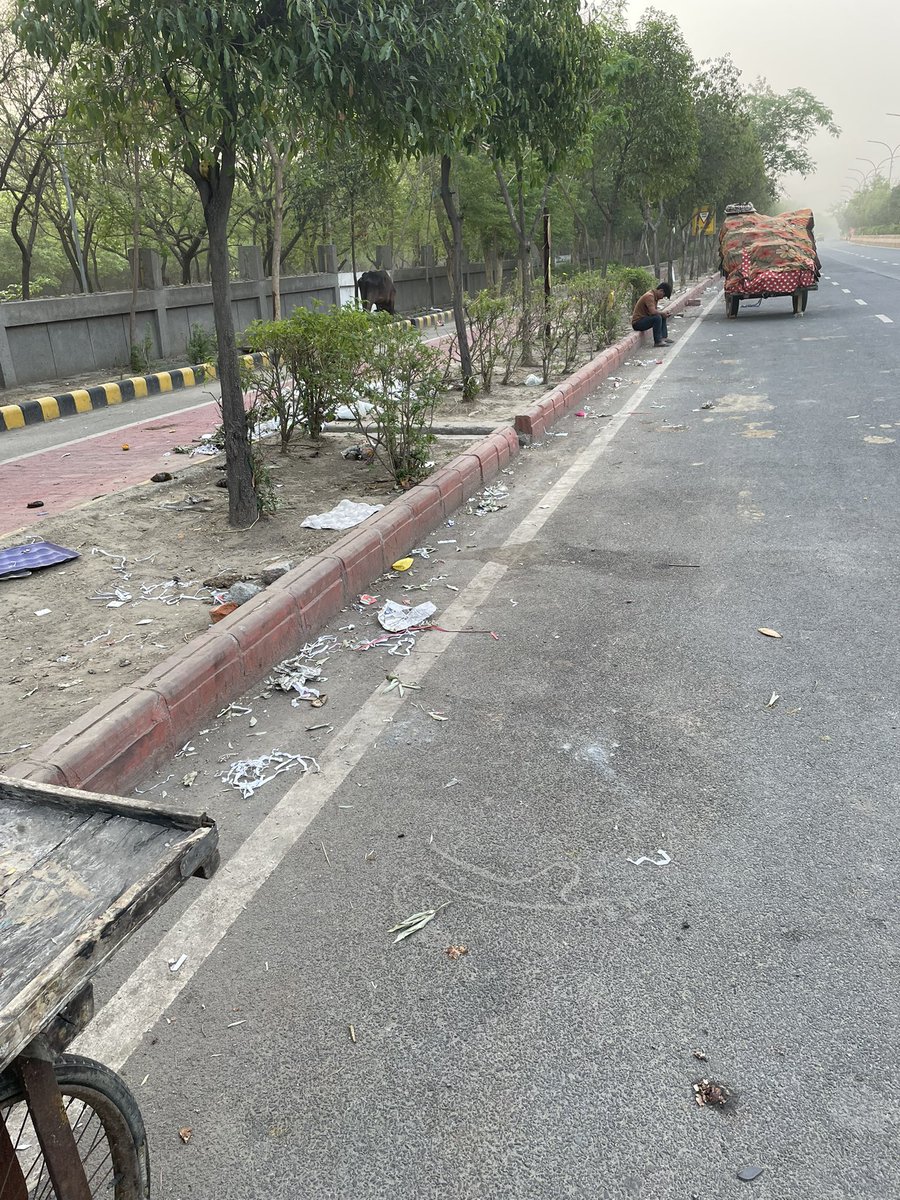 Tarunb23's tweet photo. @iAsura_ The filth they leave behind is killing a beautiful road, which was used by numerous people for morning walks, running and cycling. Now it has nasty stink every morning @noida_authority @CeoNoida #SaveNoida #N50 https://t.co/T45KdS4vhz