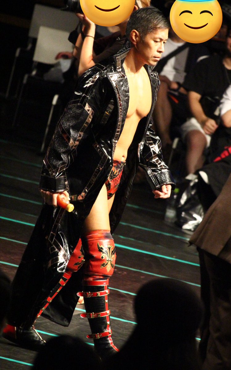 p___mi91's tweet photo. みんなカンタン酢を持って入場していてシュールな光景でした😂
#dragongate https://t.co/qDmxDHB7cu