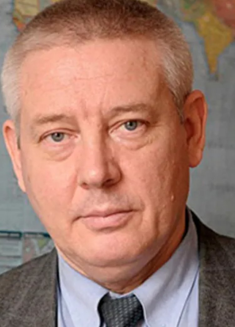 ИГОР ПШЕНИЧНИКОВ: Шта се дешава у Србији?  

У Србији студентски протести де факто прерастају у национално устанак. 
Зашто се то не може назвати „обојеном револуцијом“ или „мајданом“? Зато што је председник Србије Александар Вучић западни штићеник. Он је потребан Вашингтону и