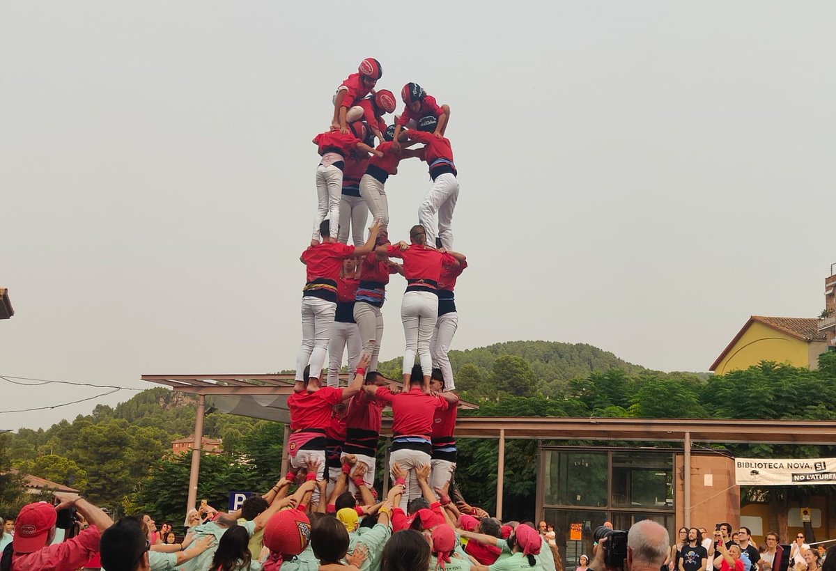 Ahir vam actuar a la Festa Major de Gelida: 

Pd4, 5d6, 4d7(id), 4d7(id), 3d6, 4d6, Pd4ps

Moltes gràcies a <a href="/vailetsgelida/">VAILETS DE GELIDA</a> per les pinyes! 

🤍🖤♥️

#castells #minyonsdelarboç #fempinya