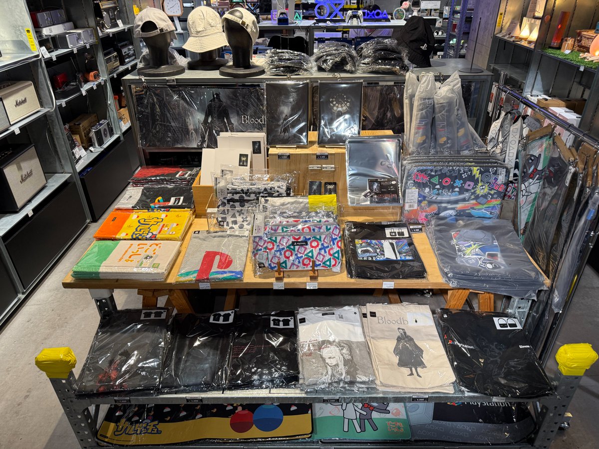 渋谷ロフト４FにてGRAPHT製品の取り扱いがスタートしています🎉

Bloodborne、どこでもいっしょ、アストロボット、ストリートファイターなど色んなタイトルの製品があります！！

渋谷にお越しの際はお立ち寄りしてみてください✨

#渋谷ロフト
#GRAPHT