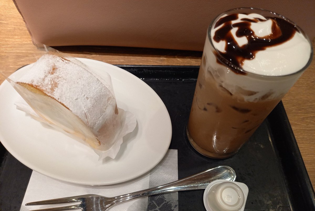 mero_r_i_n's tweet image. 暑くてのどが乾きまくり(*﹃*;) 🔆
米粉のロールケーキ
アイスカフェモカ
 #BECK’S