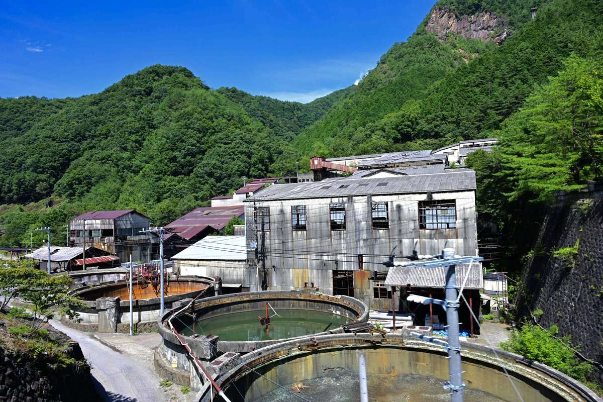 わたらせ渓谷鐵道から眺める足尾銅山通洞選鉱所。
足尾の中でも操業時の雰囲気を1番味わえる所ですが、足尾地域の整備が進んでいるので今後どうなるか……。