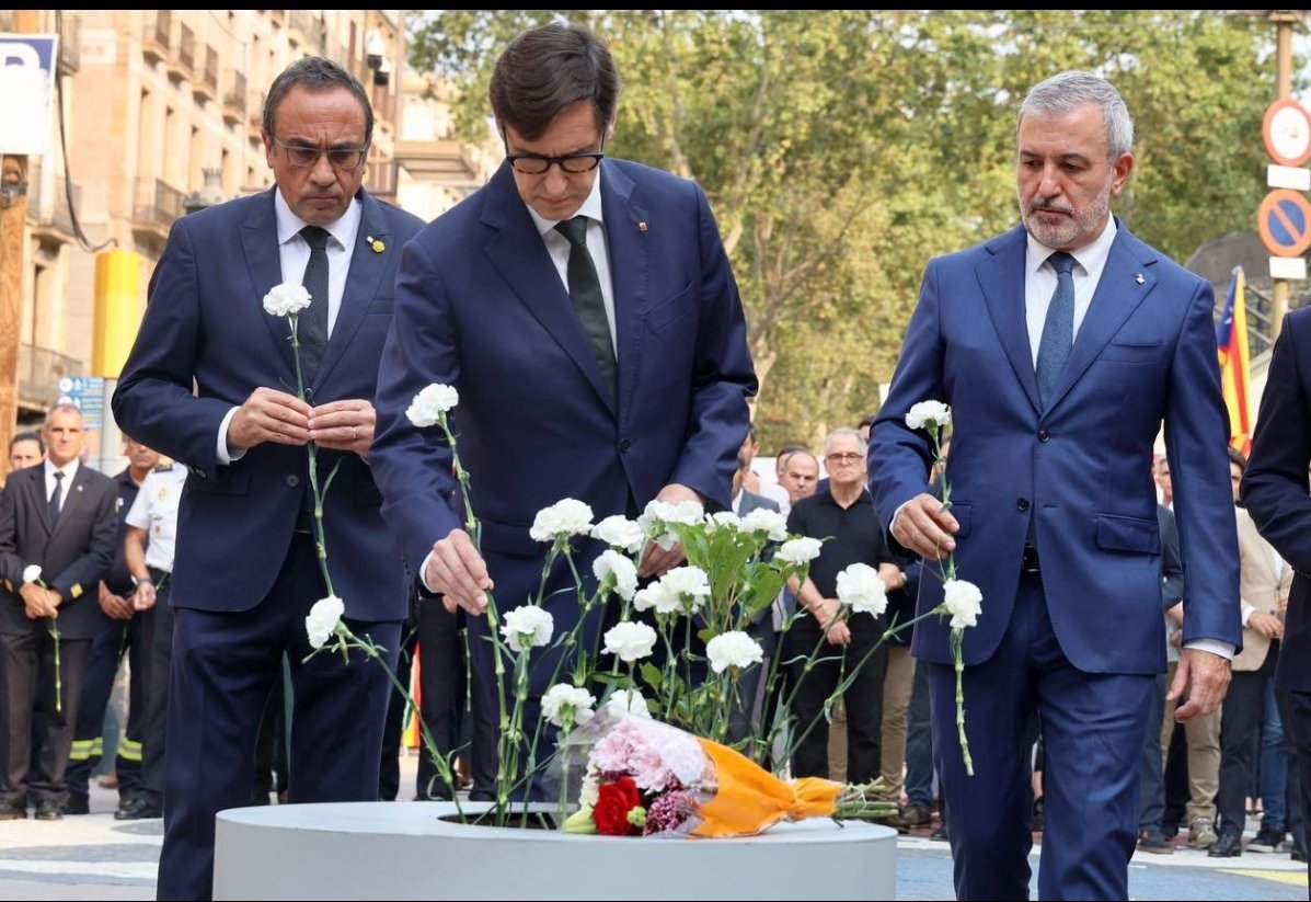 JDD (@jddcat) on Twitter photo Amb una mà fa la ofrena amb una flor a les víctimes del atemptat terrorista de falsa bandera del 17 d'agost del 2017 i amb el altre els apunyala amb la daga del oblit i protecció dels culpables.
No té consciència ni sentiments, Catalunya no oblida ni perdona <a href="/salvadorilla/">Salvador Illa Roca</a> Amb una mà fa la ofrena amb una flor a les víctimes del atemptat terrorista de falsa bandera del 17 d'agost del 2017 i amb el altre els apunyala amb la daga del oblit i protecció dels culpables.
No té consciència ni sentiments, Catalunya no oblida ni perdona <a href="/salvadorilla/">Salvador Illa Roca</a>