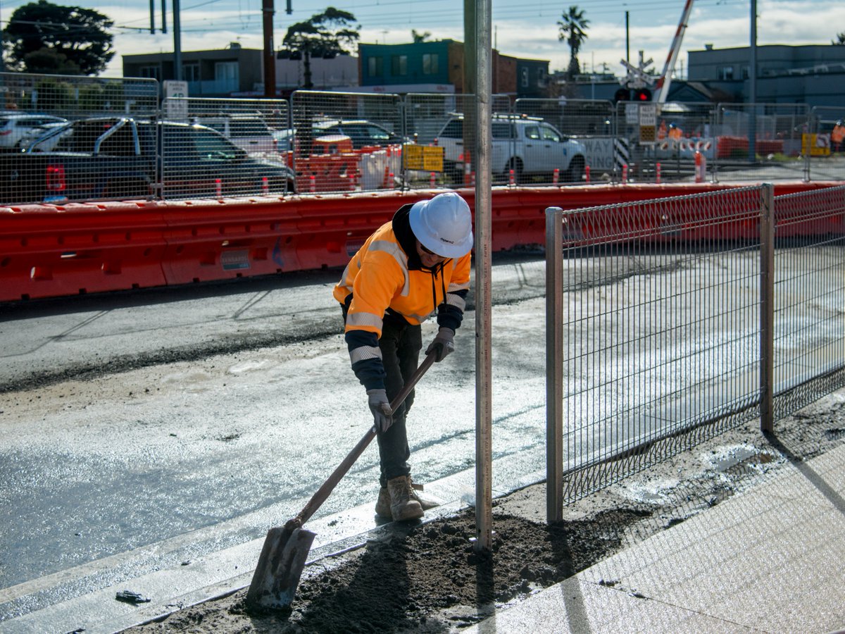 👷 Takin' care of business in Mordialloc!

⏰ We'll work 24/7 to build the foundations for the rail bridges that will replace the level crossings at McDonald Street, Mordialloc and Station Street, Aspendale.

➡️ Read our latest news item for more: bit.ly/4oXzcjR