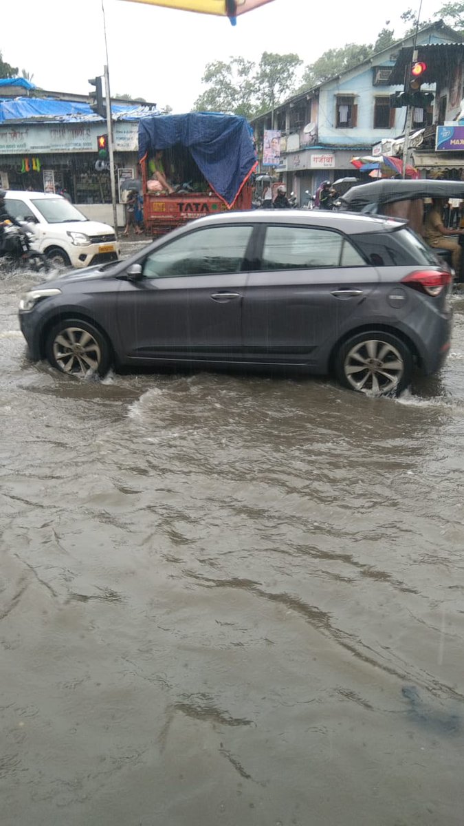 VickyRo00362627's tweet photo. मा. कार्यकारी अभियंता, मुंबई महानगरपालिका (एल वॉर्ड)
काल रात्रीपासून मुसळधार पावसामुळे कुर्ला विभाग व एल.बी.एस.रोडवर पाणी साचले आहे.
🚧 वाहतूक कोंडी+नागरिकांना मोठ्या अडचणी.
कृपया तातडीने उपाययोजना कराव्यात🙏

#MumbaiRains #LBSRoad #PublicIssue #mybmc #VarshaEGaikwad #mybmcWardL https://t.co/Qx6QVX1tUN