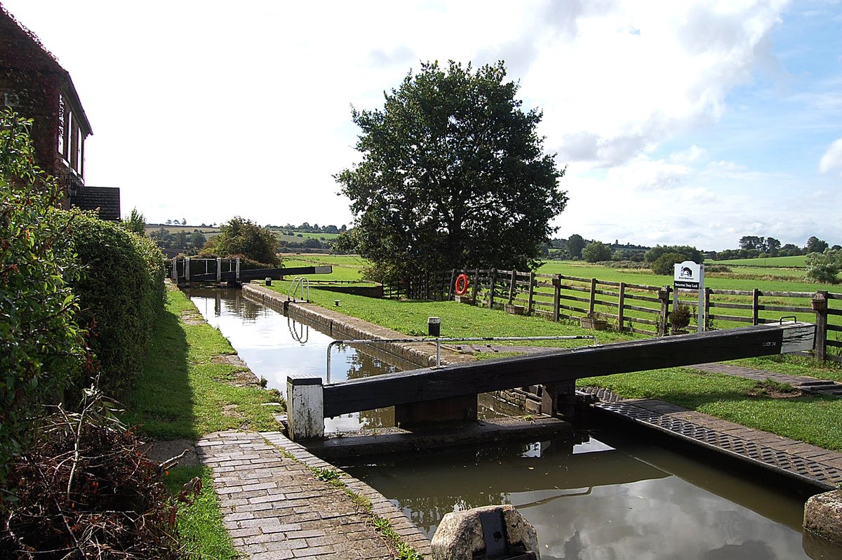 retired_tom's tweet photo. My photos from #August 2010
#CanalRiverTrust #OxfordCanal #Somerton #DeepLock #Lock #Bridge #Reflections
#Canals & #Waterways can provide #Peace & #calm for your own #Wellbeing #Lifesbetterbywater #KeepCanalsAlive https://t.co/3L1NYDTyIc