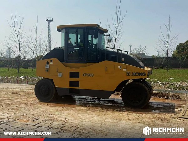 richmchn's tweet image. #MachineryExport
🚢 RICHMCHN delivered heavy hitters to Algeria 🇩🇿!
One XCMG ZL50GN wheel loader 🚜 (5t load, 3m³ bucket) + one XCMG XP263 road roller 🛣️ (26t, strong climbing).
Ready to power local projects with strength &amp;amp; efficiency 💪.
#XCMG #wheelloader #roadroller #Algeria