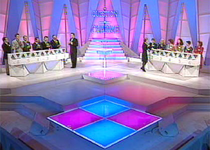 Georges Beller et Daniela Lombroso ont animé "Question de charme" sur Antenne 2 du 26 juillet 1991 au 7 février 1992. Mais face à la concurrence Santa Barbara / La Roue de la Fortune, ce jeu n'a pas attiré les foules. D'ailleurs, ça vous parle ?
