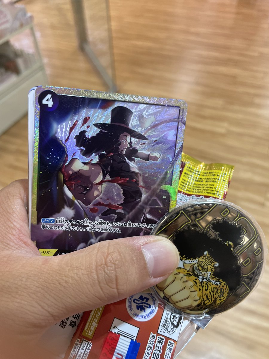 バスまでの時間に行った麦ストでTHE BEST2とランダム缶バッジ買ったらルッチセットで草