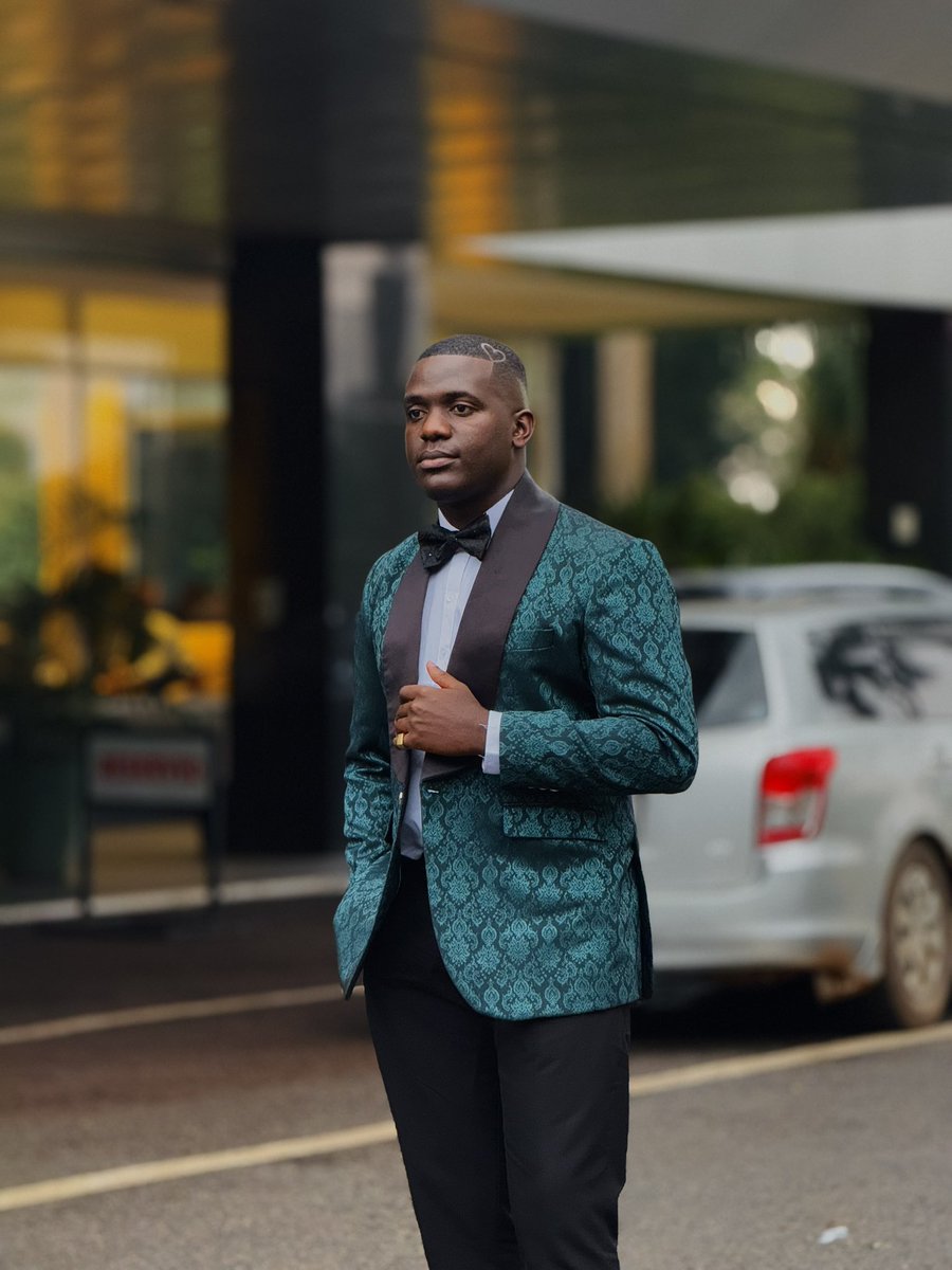 aaronx_ug tweet media