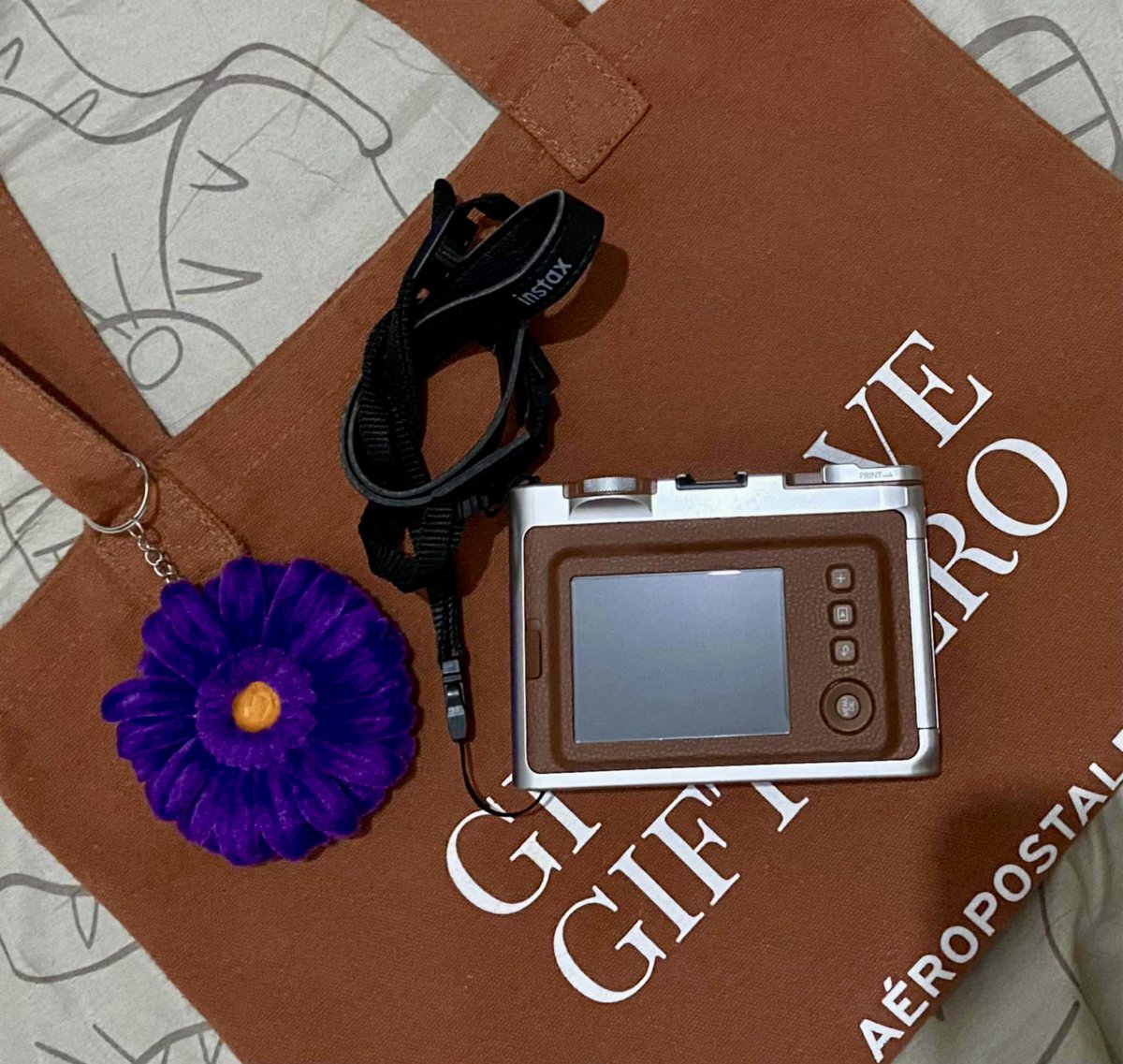 aseulclaims's tweet photo. wts lfb ph only 

instax mini evo (₱12,000) 🤎📸

— discounted price if payo
— 2 months old (good as new) 
— complete inclusions (see thread for the itemized list)
— open for meetup within Naga City | shipping via LBC or J&amp;T 

DM to buy! 

#instaxph #forsaleinstax #instaxfilm https://t.co/pe1LUFuAjS