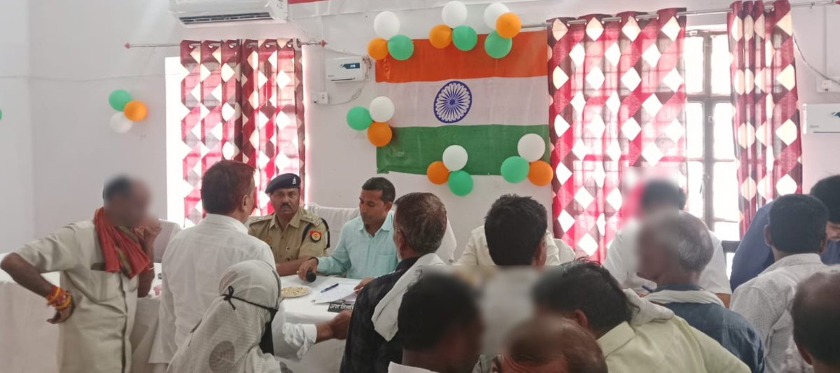 आज दिनांक 18.08.2025 को सम्पूर्ण समाधान दिवस के अवसर पर श्री बम्बालाल दिवाकर विधायक विधानसभा सफीपुर, श्री सुनिल कुमार एडीएम न्यायिक व श्री प्रेमचन्द अपर पुलिस अधीक्षक (दक्षिणी) द्वारा तहसील सफीपुर पर आये शिकायतकर्ताओं की शिकायतों को सुना गया तथा उनके त्वरित निस्तारण हेतु संबन्धित