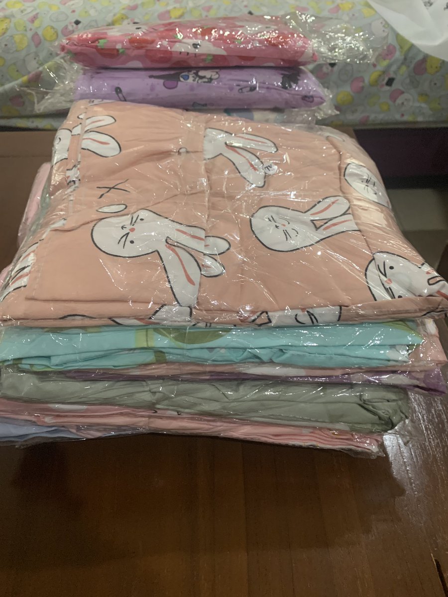 <a href="/xojolx/">OJOL TIM HURU HARA 🏴‍☠️</a> disaat 1 tahun  wafatnya Ibundaku , sy berniat berbagi mukena dan seperangkat sholat sajadah, sarung selain sajadah utk dibagi bagi ke masjid , sahabat sahabat juga kerabat.
kemarin saat sholat di masjid melihat sekelompok anak anak sholat jamaah dg mukena dewasa .
Alhamdulillah