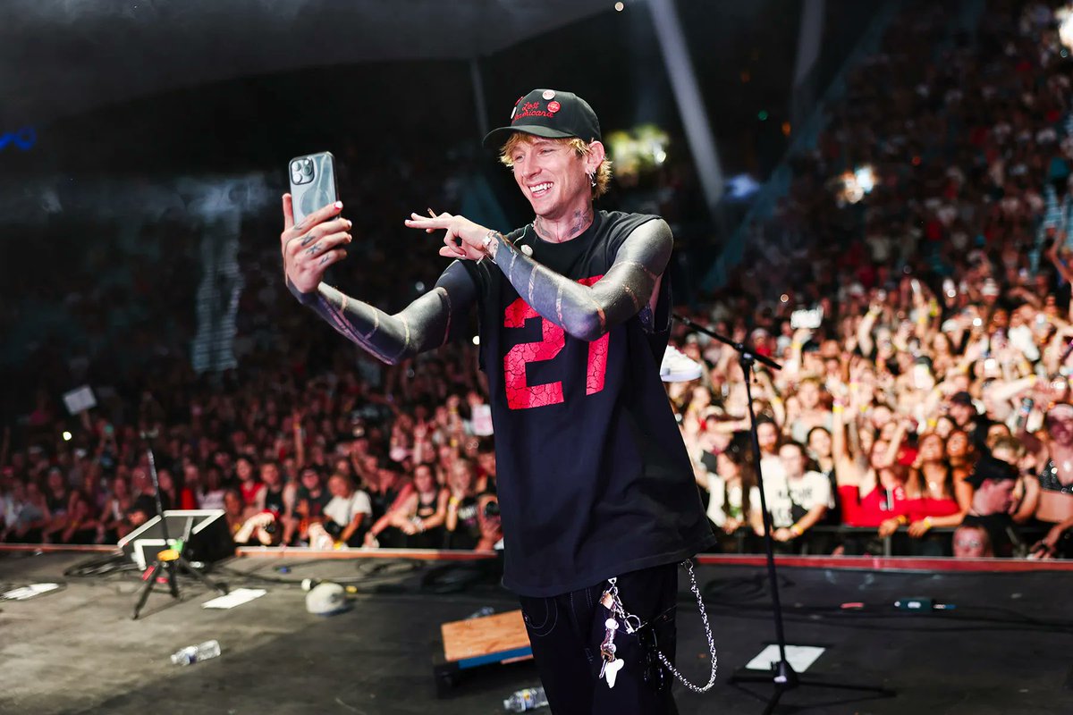 MusicPromoToday's tweet photo. MGK’s “dont wait run fast” is officially ESPN’s anthem for the 2025–26 college football season. Cleveland just hosted #MGKDay to celebrate his album Lost Americana. #MachineGunKelly https://t.co/GGudL5hMn4