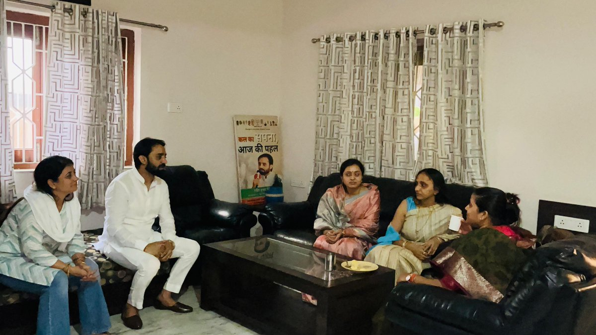 श्रीराम कुंज कॉलोनी, नवाडीह, धनबाद में भाजपा झारखंड व्यवसायिक प्रकोष्ठ के प्रदेश सह-संयोजक एवं विवाना-दि बिज़नेस होटल, धनबाद के प्रबंध निदेशक श्री रंजीत सिंह जी के पूज्य पिता स्व. श्रीकान्त सिंह जी की पाँचवीं पुण्यतिथि के अवसर पर उनके तस्वीर पर पुष्प अर्पित कर भावपूर्ण